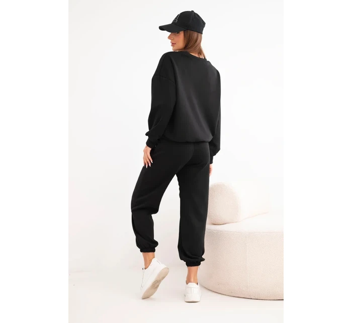 Dámská souprava model 21921202 s výřezem ve tvaru srdce černý - K-Fashion Dámská souprava model 21921202 s výřezem ve tvaru srdce černý - K-Fashion