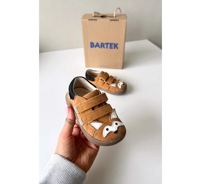 Kožené polobotky dětské s motivem  světle hnědé model 21958958 - Bartek S.A.