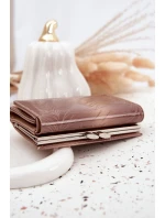 Lakovaná dámská peněženka s třpytivými detaily Cermina – béžová Lakovaná dámská peněženka s třpytivými detaily Cermina – béžová