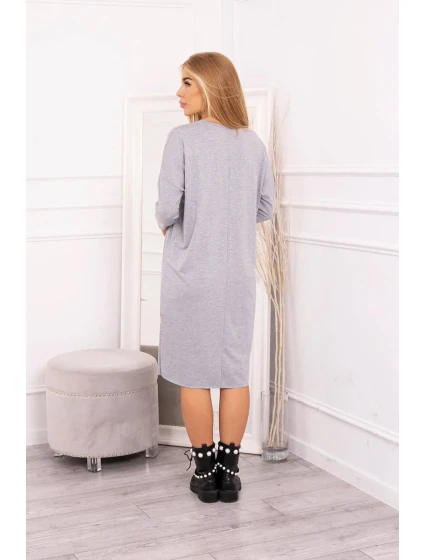 Nadměrné šedé šaty Nadměrné šedé šaty