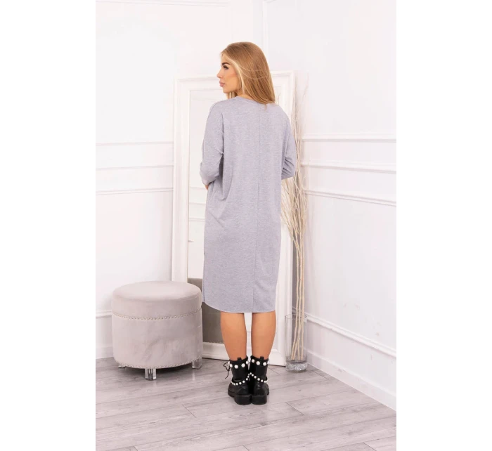 Nadměrné šedé šaty Nadměrné šedé šaty