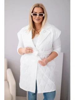 Dámská vesta Plus Size prošívaná s páskem a límcem bílá