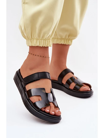 Kožené dámské pantofle na suchý zip černé model 22091756 - Boto Kožené dámské pantofle na suchý zip černé model 22091756 - Boto