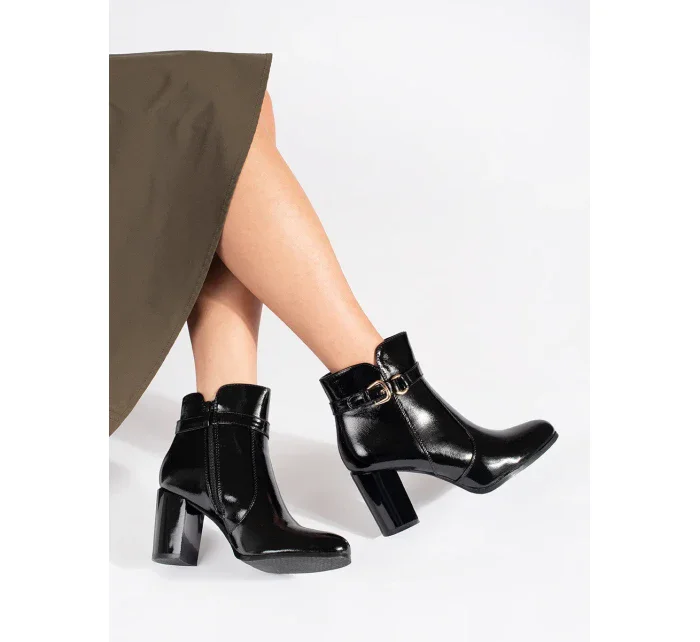 Zajímavé dámské černé  kotníčkové boty Obcas