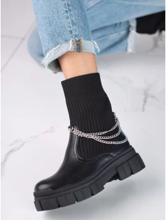 Trendy černé dámské kotníčkové boty na plochém podpatku