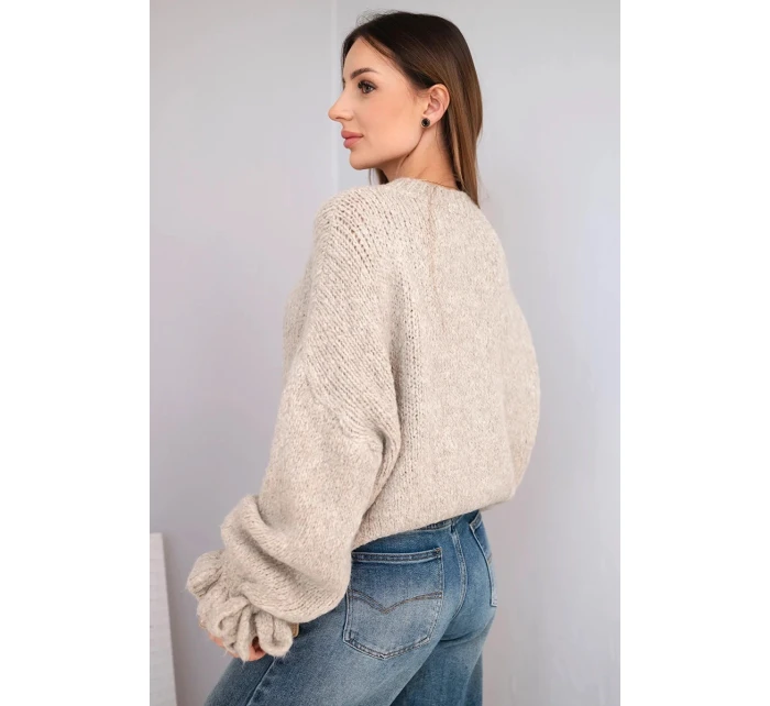 Svetr dámský s přídavkem mohéru s hrubým pletením a ozdobnými rukávy tmavě béžový