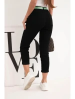 Dámské džíny mom fit s vysokým pasem a zeleným páskem černé