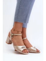 Dámské sandály z ekokože na podpatku s ozdobami zlaté model 21658156 - VINCEZA