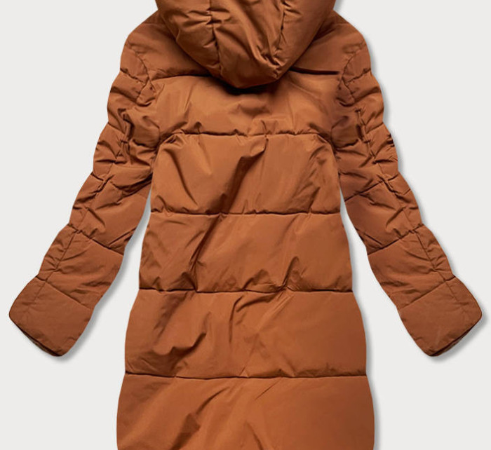 Delší zimní dámská bunda v karamelové barvě s vysokým stojáčkem (J9-067)