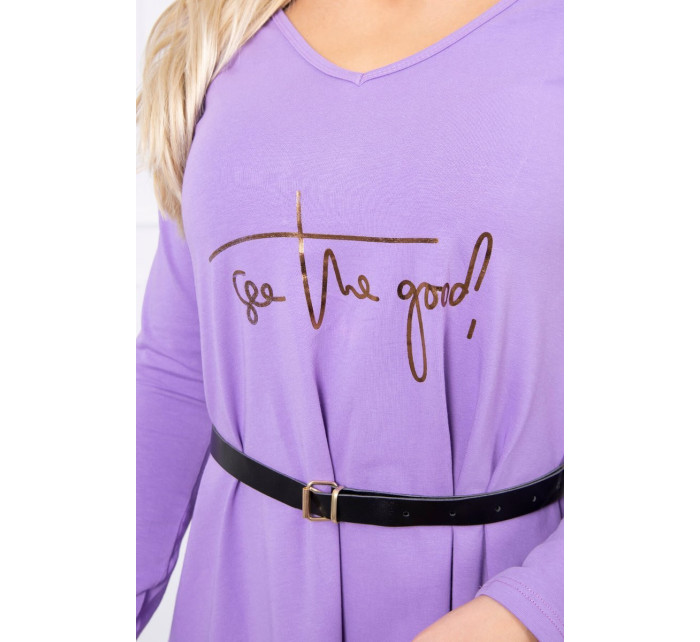 Šaty s ozdobným páskem a nápisem purple