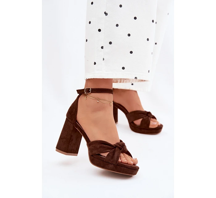 Dámské sandály na podpatku z imitace semiše čokoládové model 22107177 - Boto