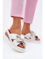 Kožené Dámské Klapky Na Klínu S Ozdobným Květem Artiker 52C0537 Bílé