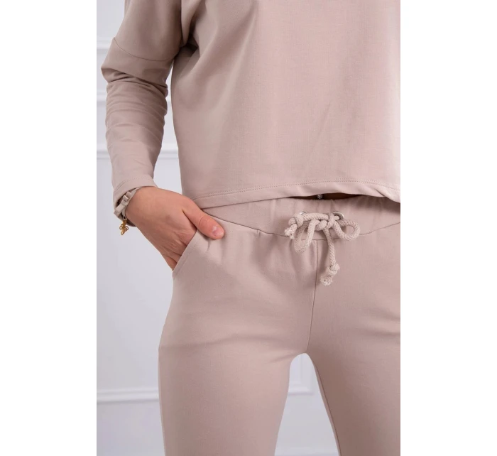 Souprava s oversize halenkou béžové barvy