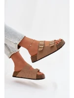 Dámské pantofle na korkové platformě se zlatými sponami tmavě béžové model 21919279 - EVENTO Dámské pantofle na korkové platformě se zlatými sponami tmavě béžové model 21919279 - EVENTO