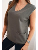 Dámský viskózový svetr bez rukávů s kapsami a výstřihem do V khaki Dámský viskózový svetr bez rukávů s kapsami a výstřihem do V khaki