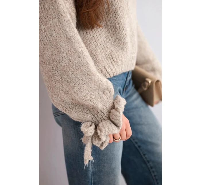 Svetr dámský s přídavkem mohéru s hrubým pletením a ozdobnými rukávy tmavě béžový
