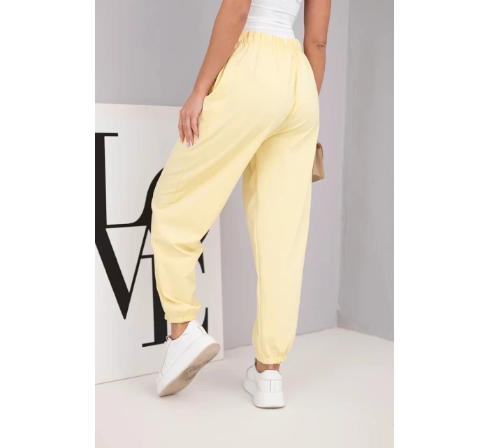 Dámské bavlněné kalhoty s vysokým pasem a ozdobným knoflíkem žluté