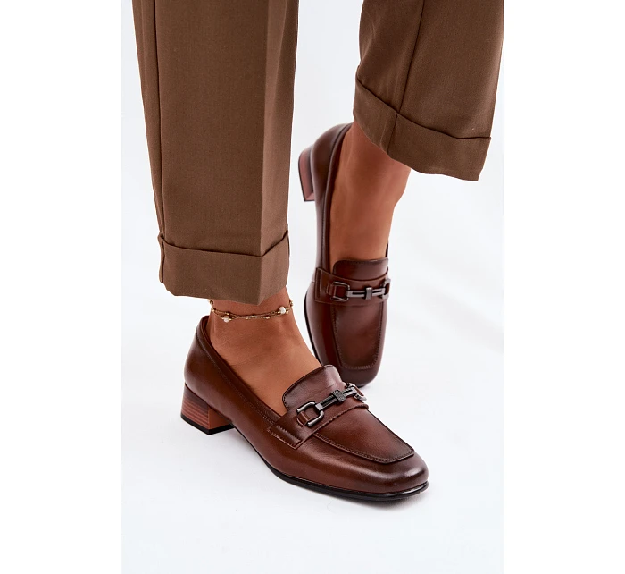 Kožené dámské polobotky na podpatku s ozdobou model 22069498 hnědé - VINCEZA Kožené dámské polobotky na podpatku s ozdobou model 22069498 hnědé - VINCEZA