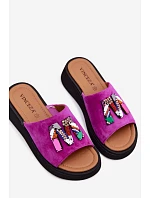 Kožené semišové dámské pantofle s ozdobou na platformě model 22125953 fuchsiové - VINCEZA