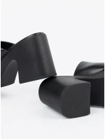 Módní dámské  nazouváky černé na širokém podpatku