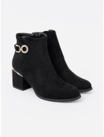 Jedinečné černé dámské  kotníčkové boty na širokém podpatku