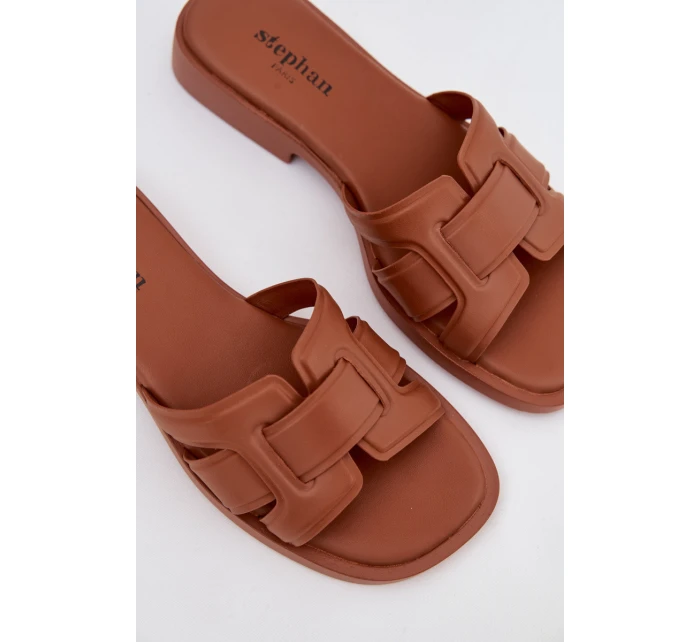 Dámské pantofle na plochém podpatku Camel model 21900529 - Boto Dámské pantofle na plochém podpatku Camel model 21900529 - Boto