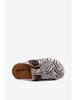 Dámské sandály s přezkou model 22368096 Zebra - Inblu Dámské sandály s přezkou model 22368096 Zebra - Inblu