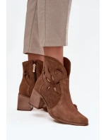 Dámské kotníky s perforovaným designem z přírodní semiše na podpatku Zazoo 3690 hnědé