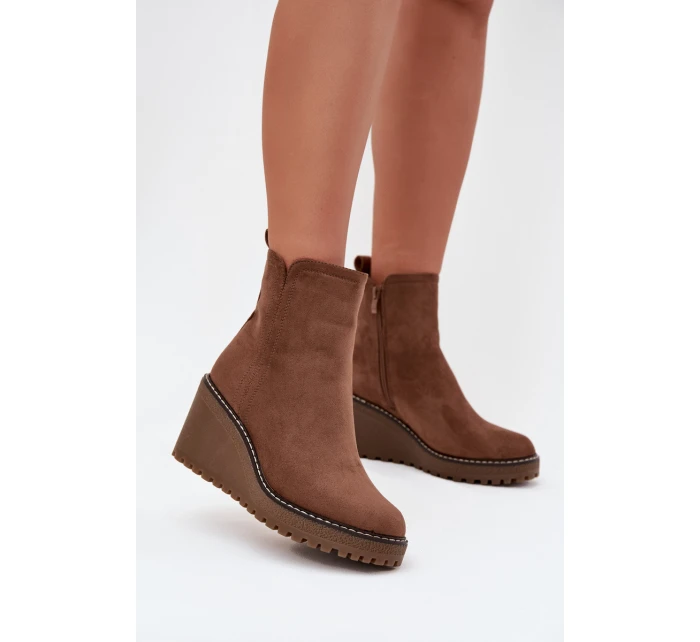Zateplené boty na platformě z eko semiše hnědé model 21706901 - Boto Zateplené boty na platformě z eko semiše hnědé model 21706901 - Boto