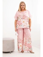 Dámský komplet Plus Size s halenkou a kalhotami s květinovým vzorem a širokými nohavicemi pudrově růžová