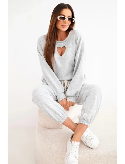 Dámský komplet máslo s výřezem ve tvaru srdce šedý