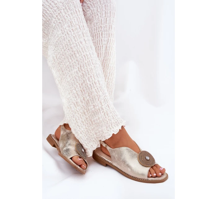 Lesklé Dámské Sandály S Dekorativním Detalem model 21691490 Zlaté - S.Barski Lesklé Dámské Sandály S Dekorativním Detalem model 21691490 Zlaté - S.Barski