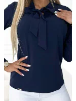 Tmavě modrá dámská halenka s dlouhými rukávy a vázáním ve přední části model 20498595 - numoco