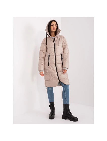 Dámská zimní bunda béžová prošívaná s ke kolenům model 21351602 - Sublevel