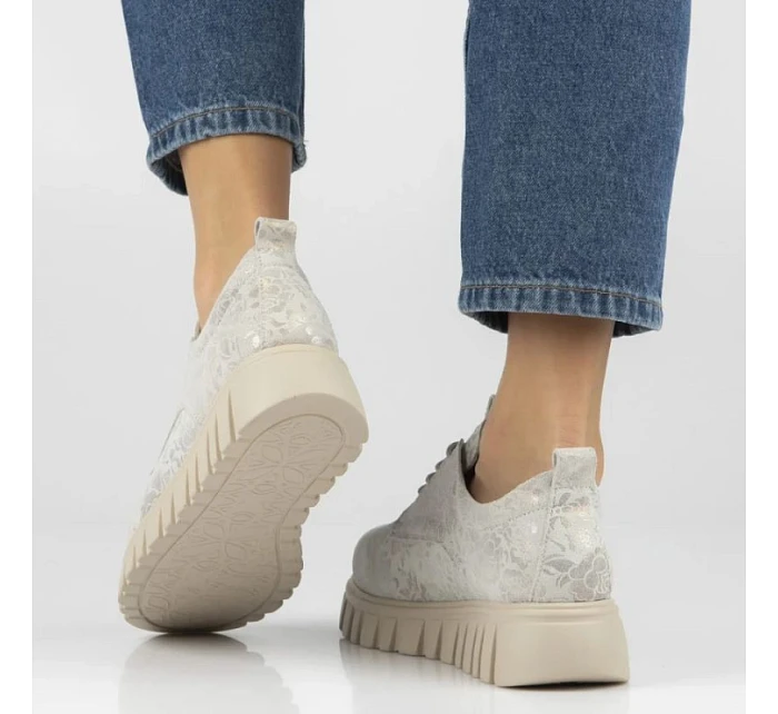 Kožené boty na platformě se květy  model 22068791 - FILIPPO