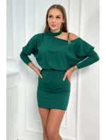 Šaty se zdobením na ramenou tmavě zelené