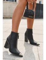 Dámské kotníčkové boty na klínku s ozdobným zipem Černé model 21709047 - Boto Dámské kotníčkové boty na klínku s ozdobným zipem Černé model 21709047 - Boto