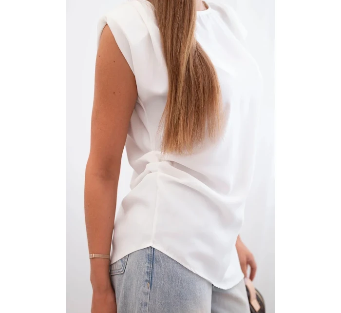 Elegantní dámská halenka s volánky a asymetrickým střihem ecru Elegantní dámská halenka s volánky a asymetrickým střihem ecru