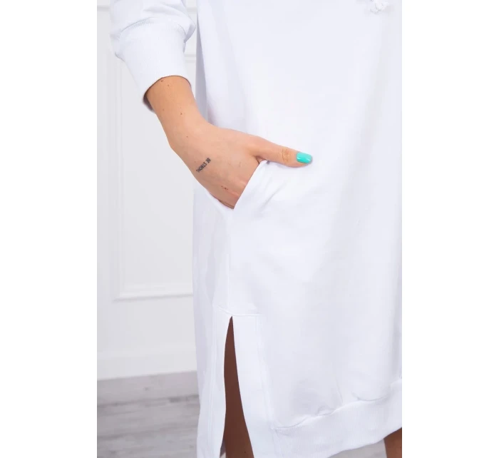 Šaty s kapucí a delšími zády bílé Šaty s kapucí a delšími zády bílé