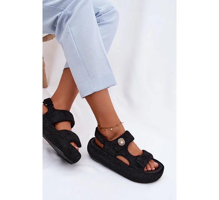 Zdobené dámské sandály na platformě model 22111259 Černé - Goe