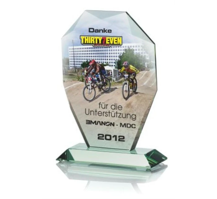 Trofeum szklane z nadrukiem kolorowym grawerowaniem  farbą i etui model 21828591