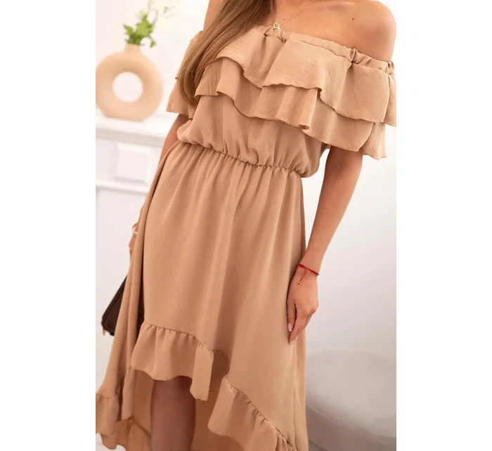 Dámské šaty s odhalenými rameny a prodlouženými zády velbloud