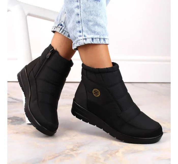 Novinky W EVE437A černé sněhule na podpatku