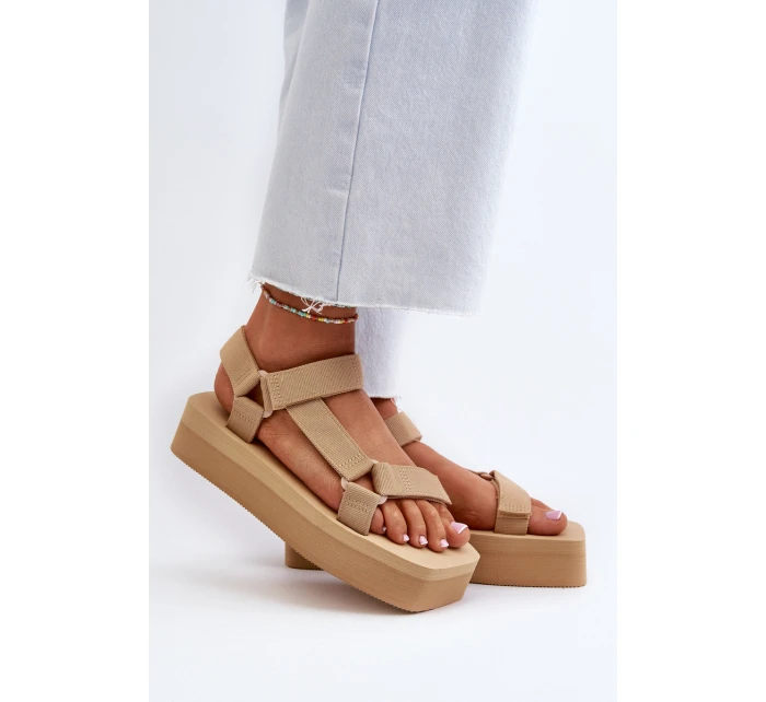 Dámské sandály na platformě béžové model 21654501 - Boto Dámské sandály na platformě béžové model 21654501 - Boto
