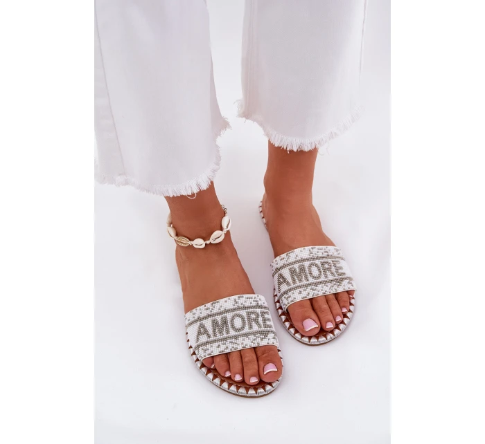 Dámské Pantofle Na Plochém Podpatku Se Zdobením Bílé Dorfedi Dámské Pantofle Na Plochém Podpatku Se Zdobením Bílé Dorfedi