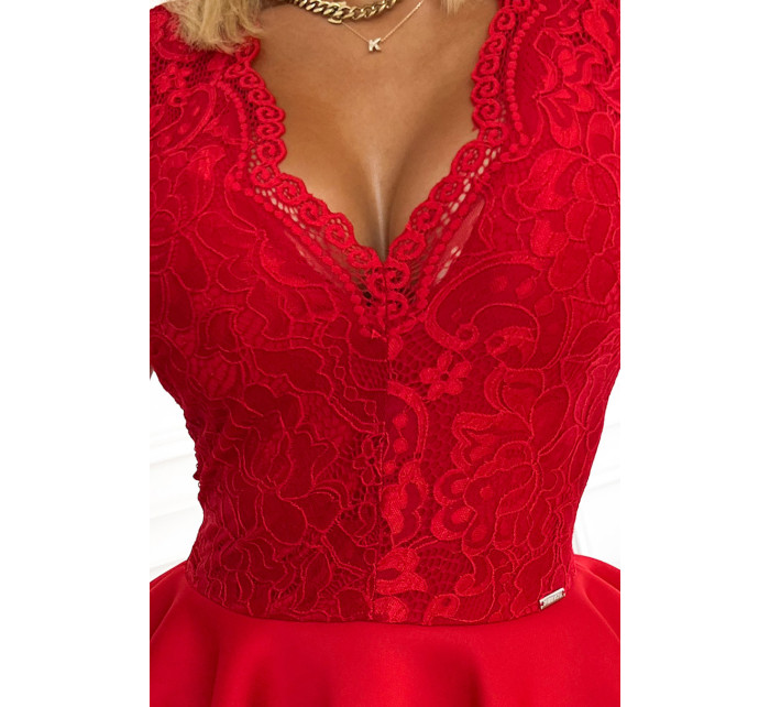 Dámské šaty s krajkovým výstřihem a dvojitou sukní Numoco ZLATA - červené