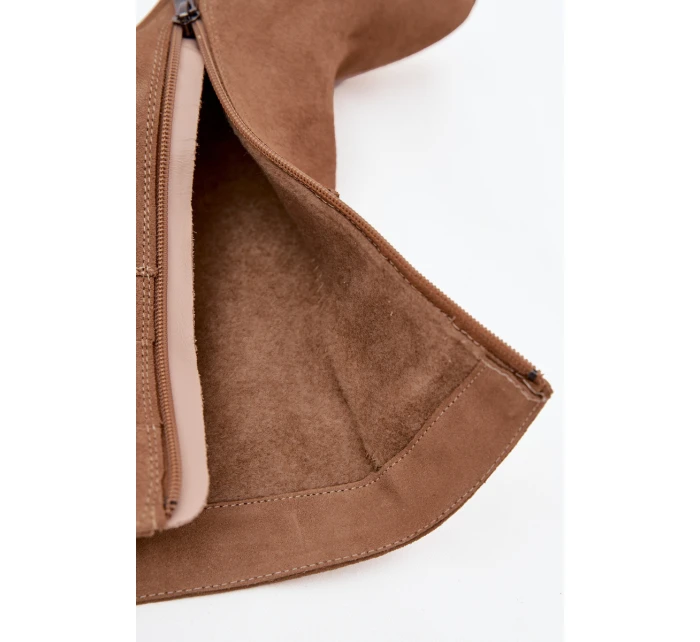 Dámské zateplené kotníkové boty z přírodního semiše na sloupkovém podpatku – béžové Dámské zateplené kotníkové boty z přírodního semiše na sloupkovém podpatku – béžové