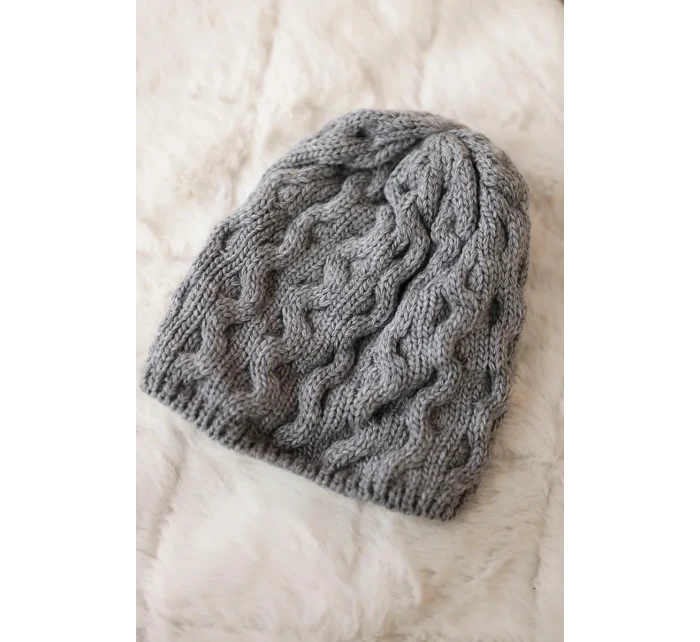 Fleecová čepice tmavě šedá model 18751391 - K-Fashion Fleecová čepice tmavě šedá model 18751391 - K-Fashion