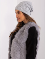 Pletená zimní čepice v šedé barvě