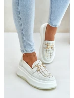 Kožené dámské mokasíny na platformě se zlatou ozdobou  model 21675562 - VINCEZA